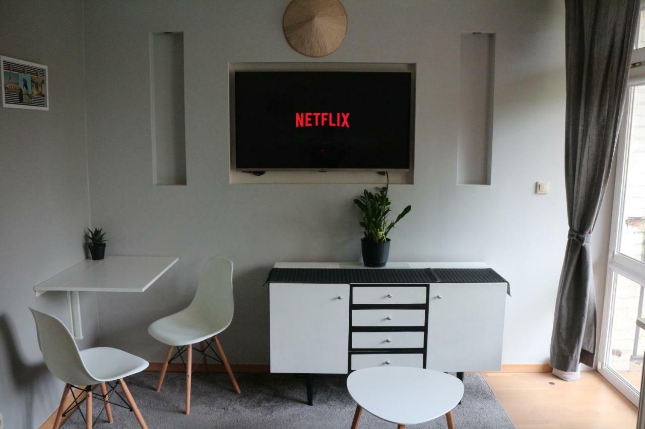 Old Town Garden Apartment Netflix Varşova Dış mekan fotoğraf